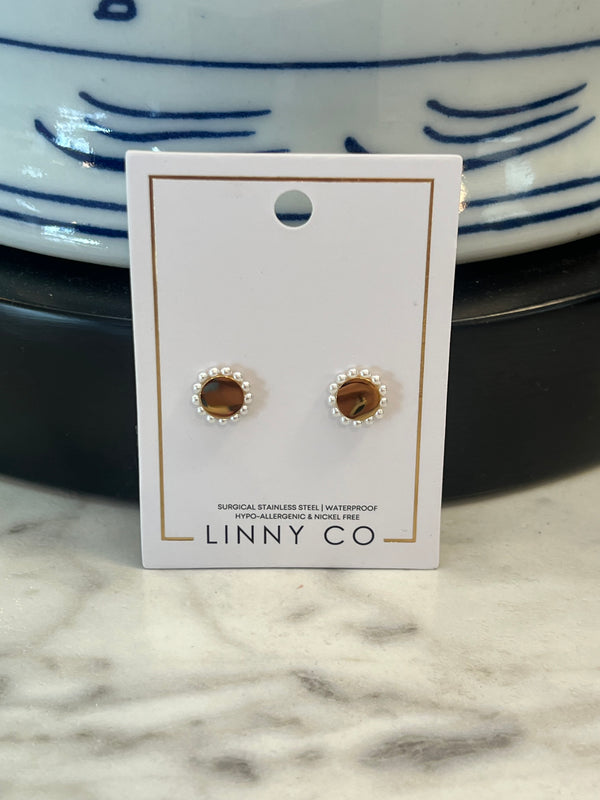 Screwback Stud Earrings: Alice Pearl